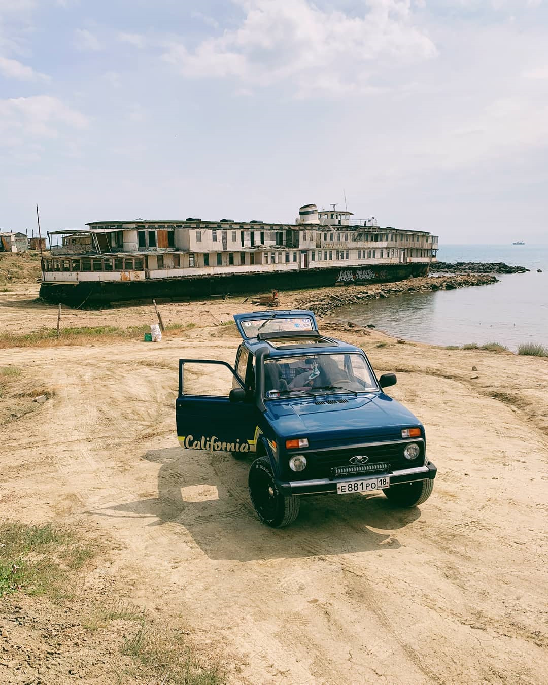 Нива в крыму. Lada Niva Travel. Нива Тревеллер. Niva Travel Lada Niva Travel. Лада Нива Тревел зеленая.