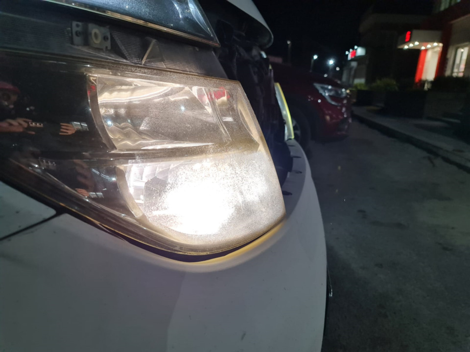 Штатный ксенон — Nissan Elgrand (E51)