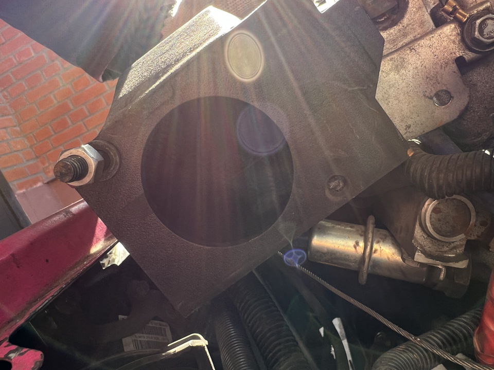 Сломалась шпилька крепления дроссельной заслонки — Lada 21102, 1,6 л ...