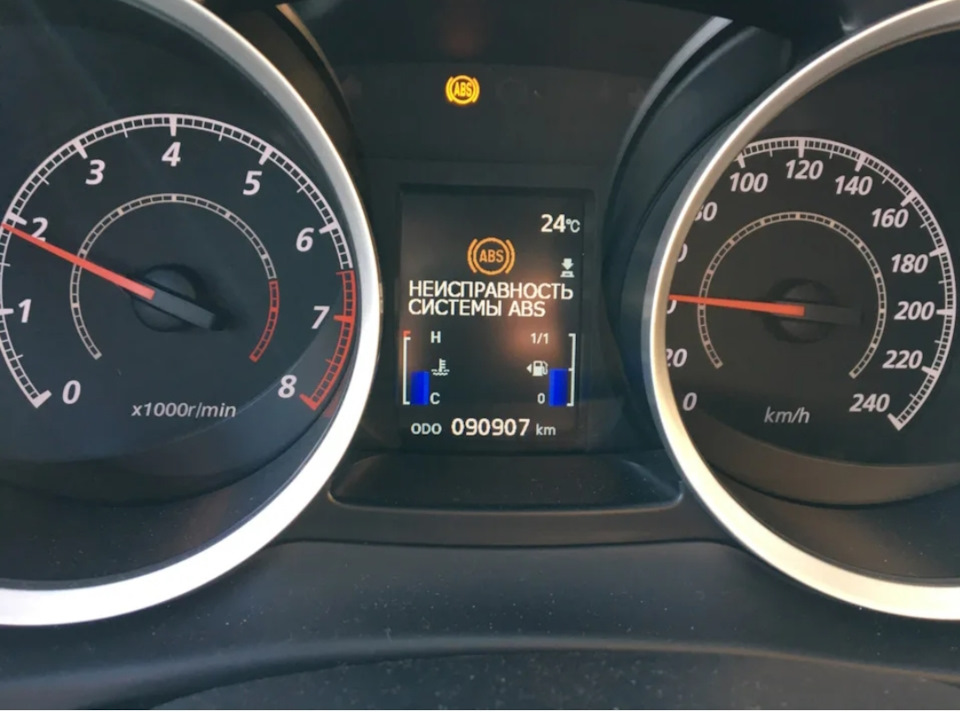 Горит абс на щитке приборов. — Mitsubishi Lancer X, 2 л, 2009 года ...