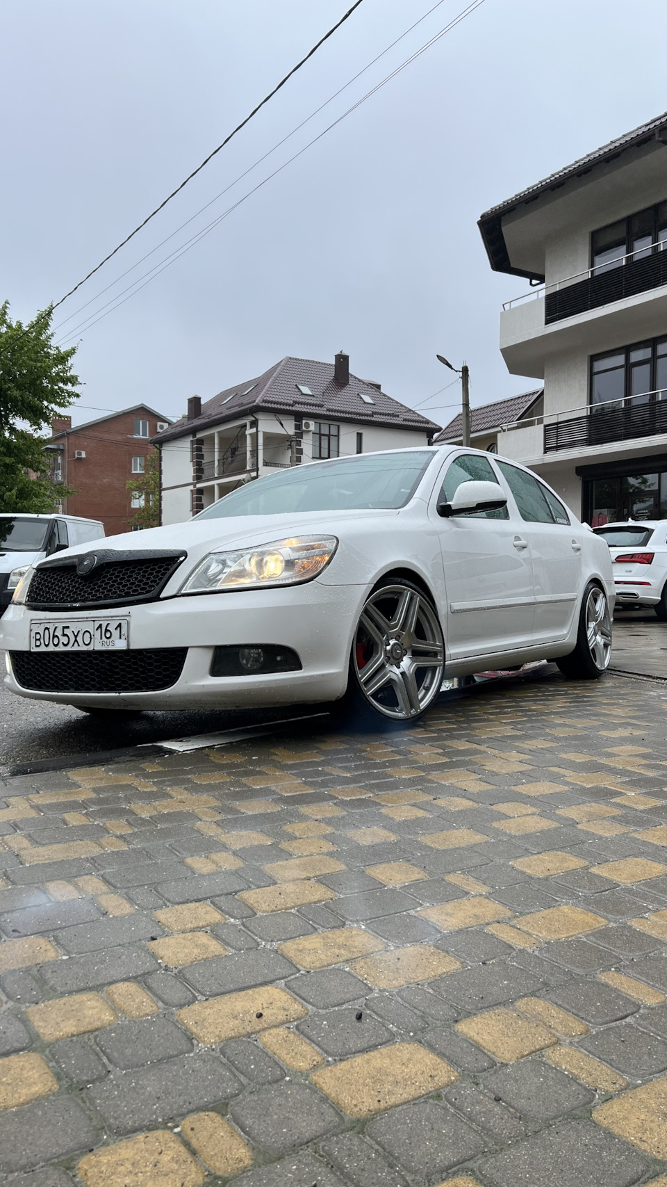 Задние амортизаторы — Skoda Octavia A5 Mk2, 1,4 л, 2012 года | другое ...