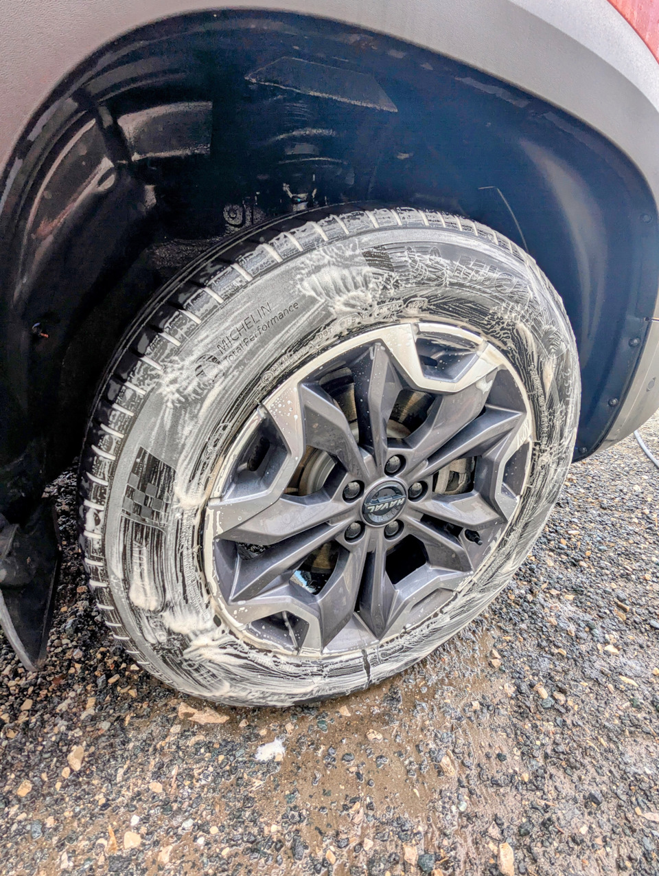 Третье нанесение Tire&Wheel Cleaner и чистка колеса — Haval Dargo