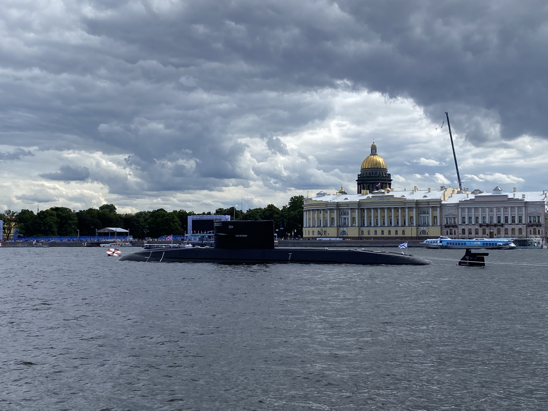 Лодки санкт петербург. Подводная лодка Санкт-Петербург. Символы Санкт-Петербурга.