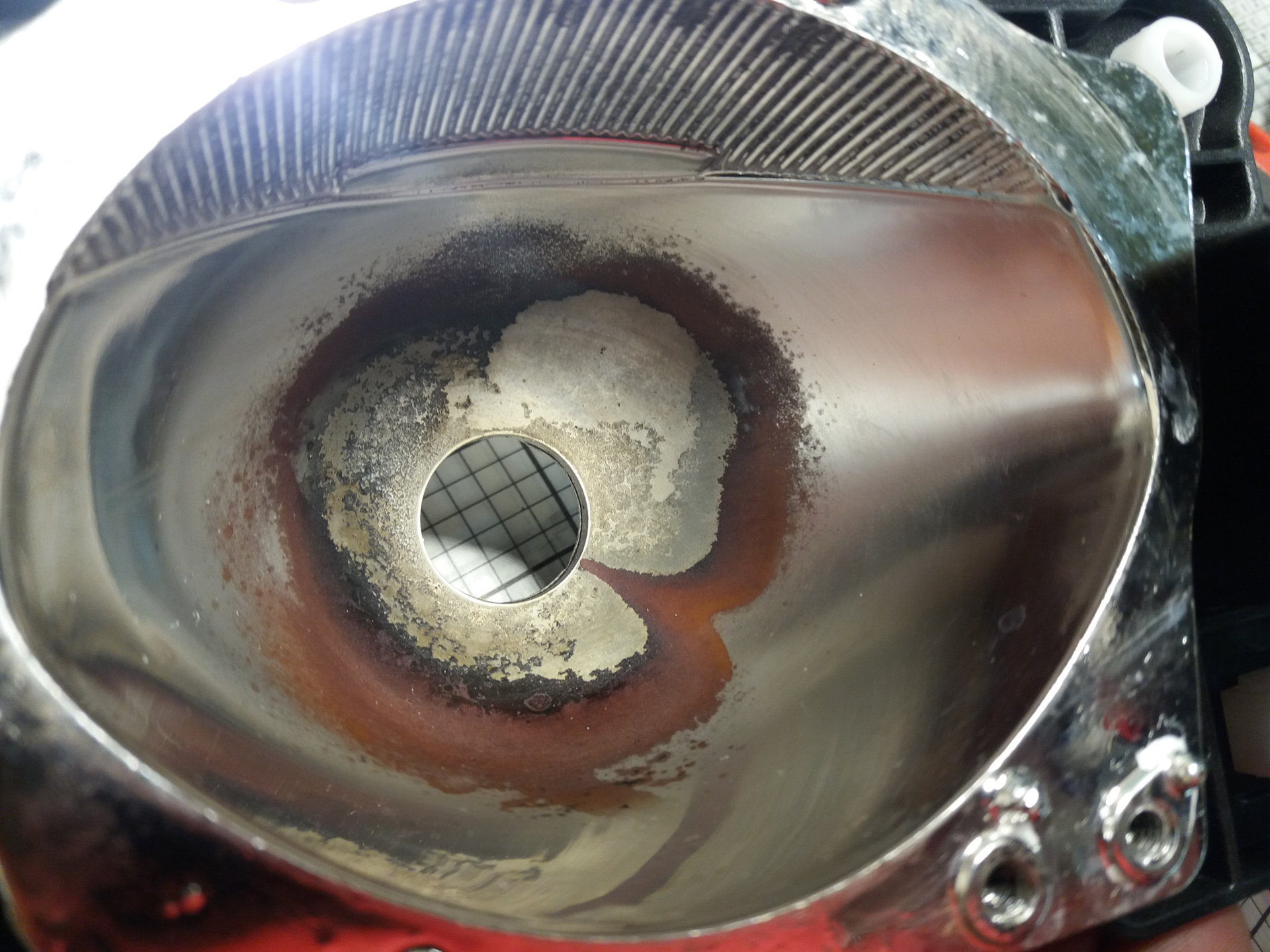 Отражатель для линзы toyota camry 40. Отражатель для линзы toyota camry 40. Выгоревшие отражатели линз субару легаси. Отражатель фары 20-5004r1. Выгоревший отражатель фары.