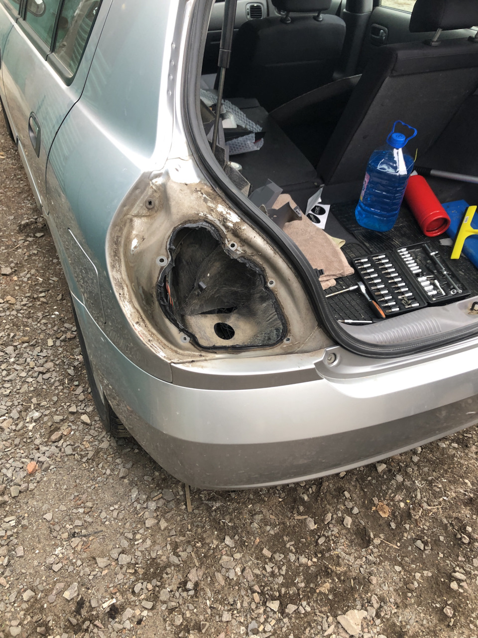 Замена заднего стопа — Nissan Almera II (N16), 1,5 л, 2003 года ...