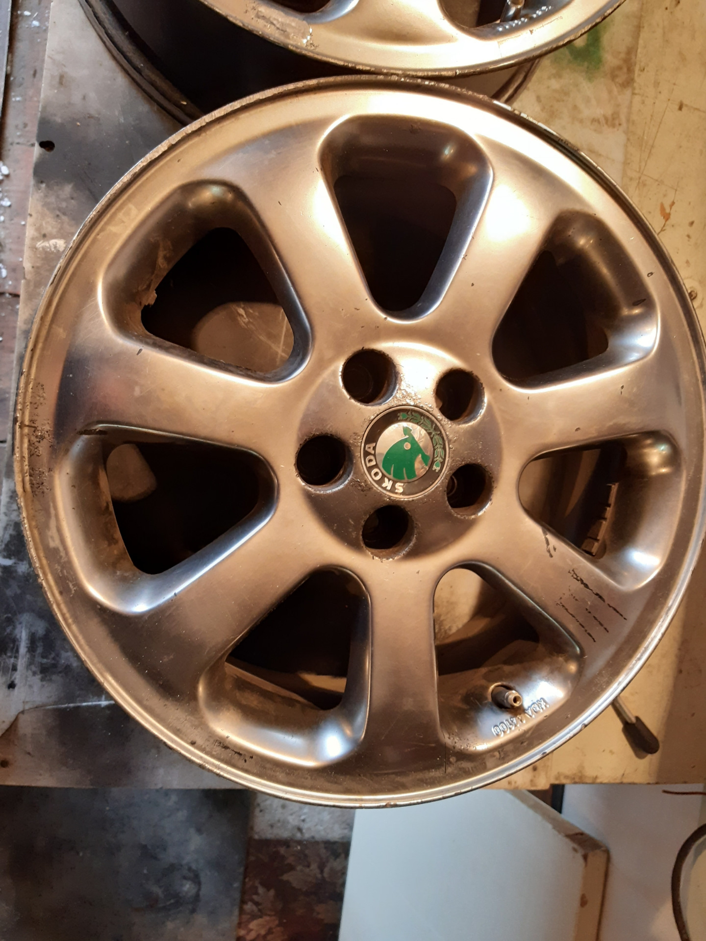 Skoda octavia tour диски r17. Skoda octavia a4 диски. Литые диски на шкода тур. Диски spider r16 skoda. Skoda octavia tour 1.