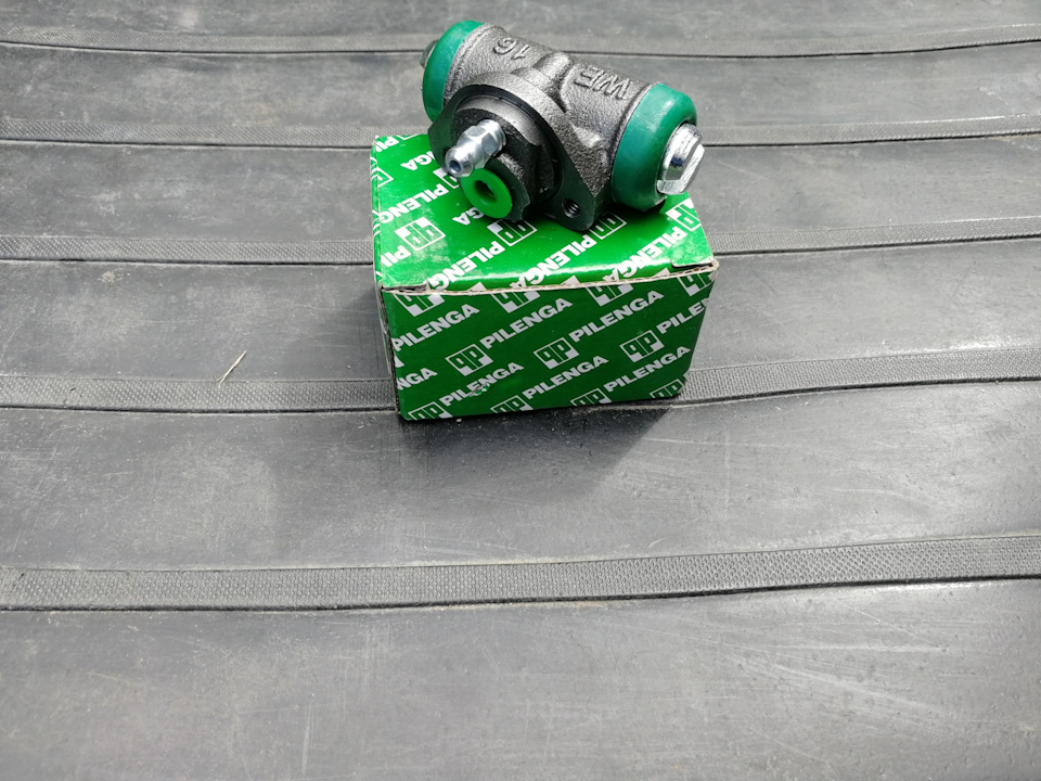 Замена зтц и прокачка тормозов — Lada Приора седан, 1,6 л, 2013 года ...