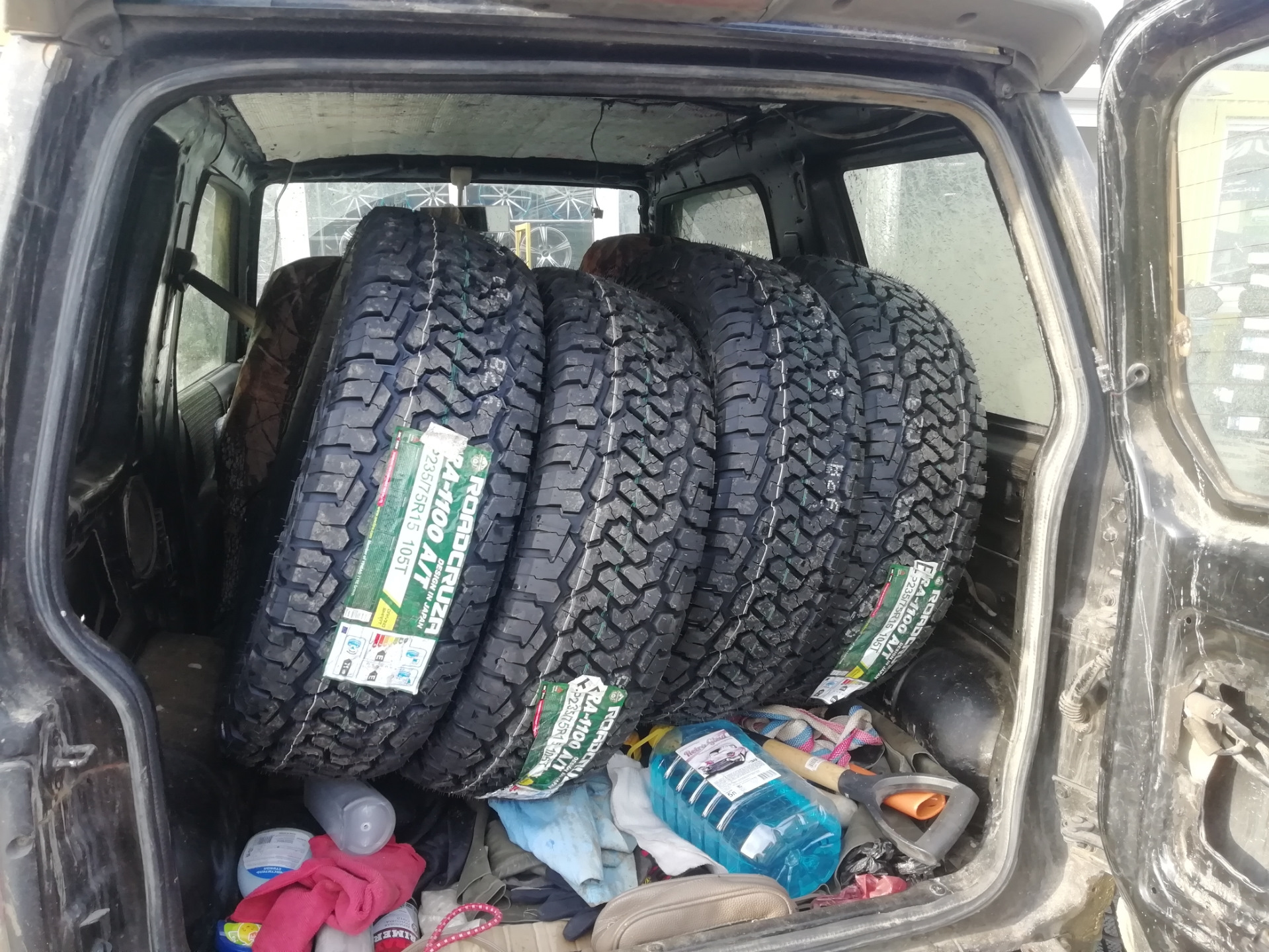 Резина грязевая 235. 235/75r15 Pajero 2. Mitsubishi Pajero грязевая резина. Шины на Митсубиси Паджеро мини. Mitsubishi Pajero Mini грязевая.