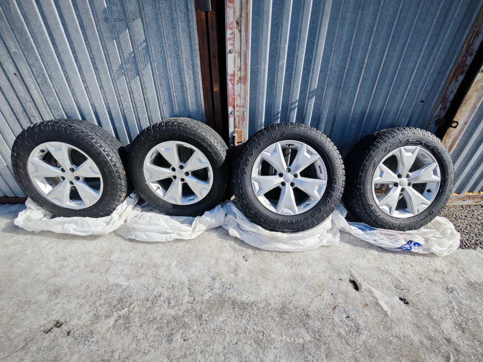 Шины всесезонные Toyo 225/65 R17, литые диски ENKEI 7Jx17 ET48 5x100 на ...