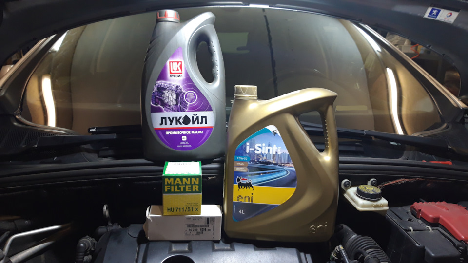 Фото в бортжурнале Peugeot 308 SW (1G). Запчасти на фото: HU71151X