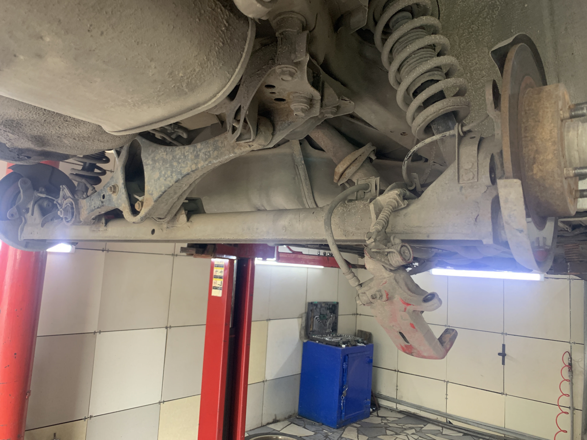 Направляйки суппортов — Infiniti I30/I35 (2G), 3 л, 2000 года | визит ...