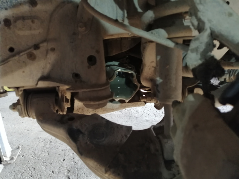 Порвался пыльник Шруса — Toyota Land Cruiser Prado 150-series, 2,8 л ...