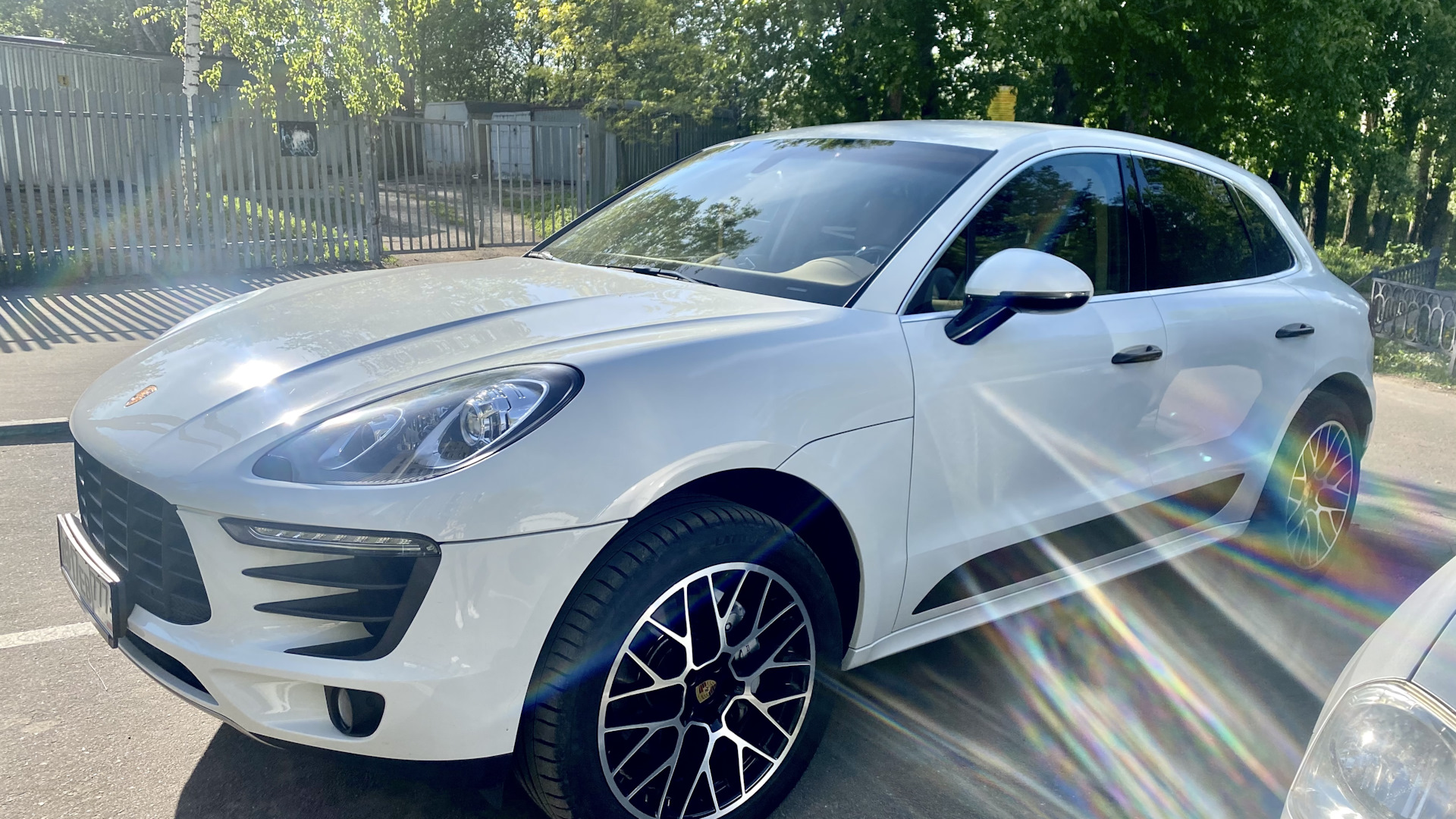 Р‘РµР»С‹Р№ Porsche Macan s 2014