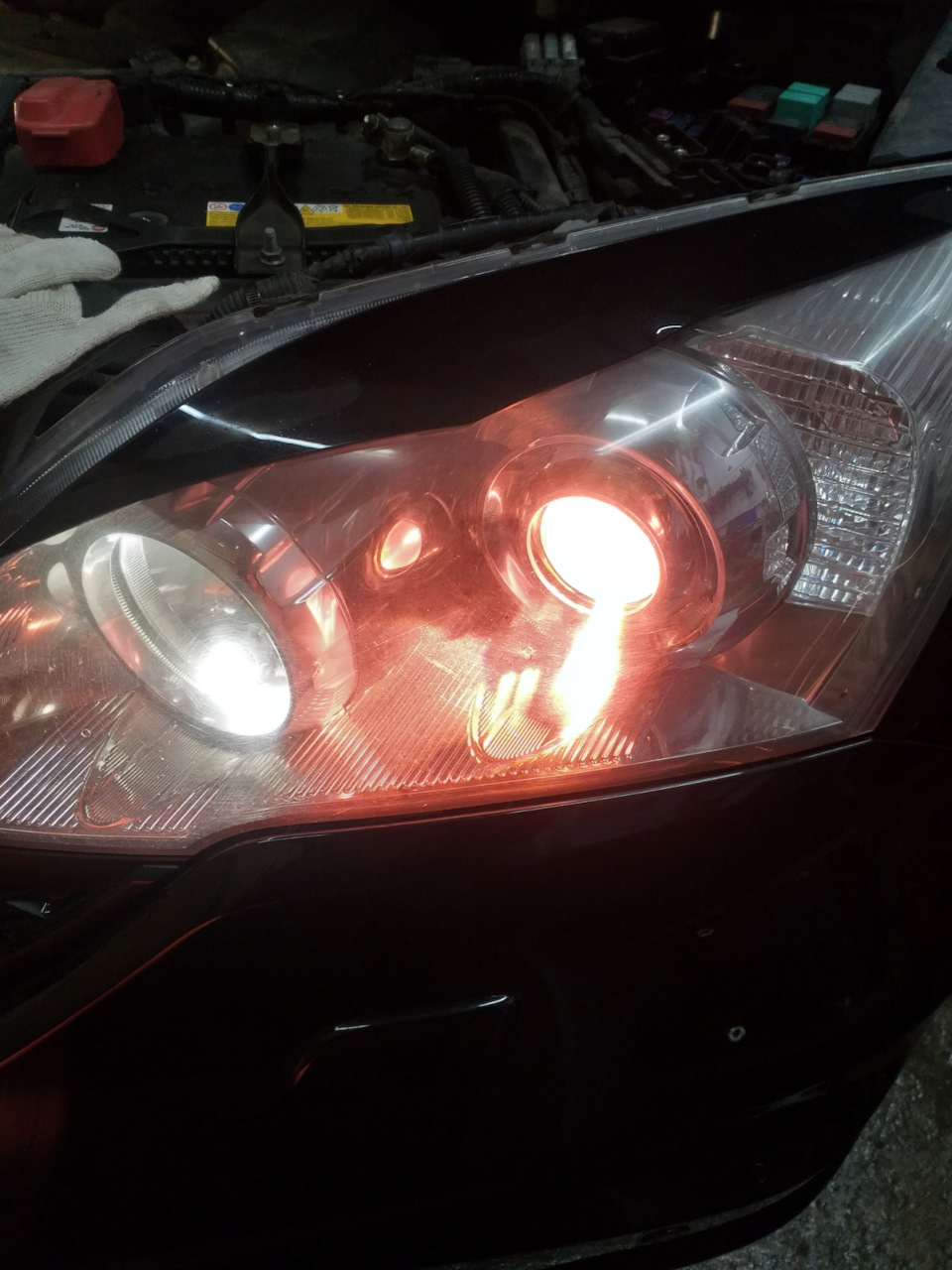 Замена ламп головного света D2S. — Honda CR-V (RE), 2,4 л, 2011 года ...