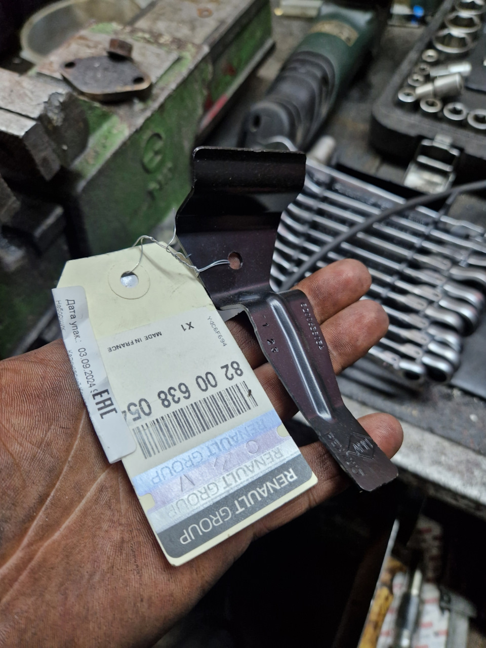 Фото в бортжурнале Renault Megane II. Запчасти на фото: 8200638054