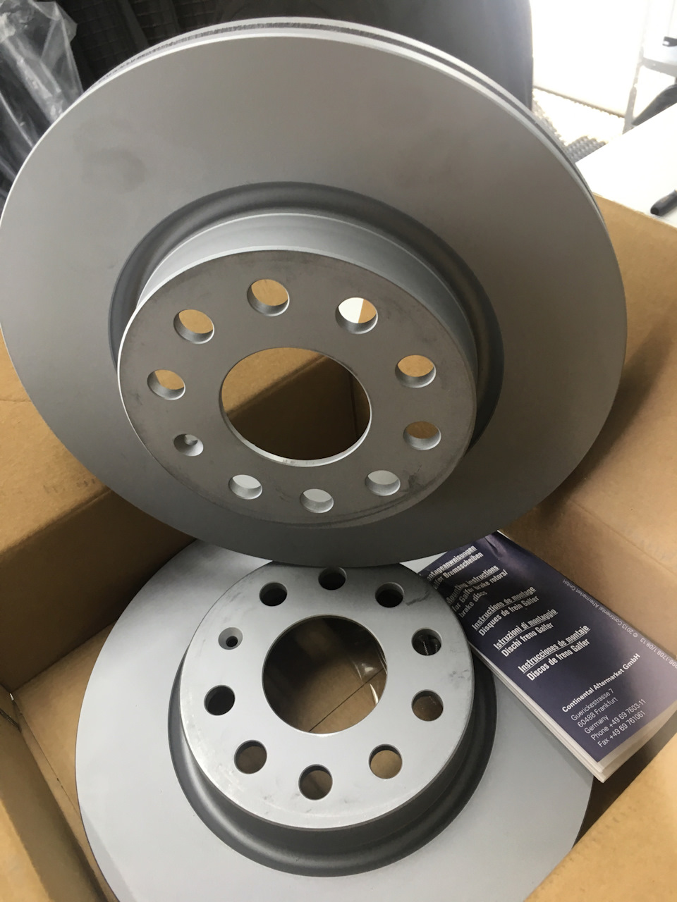 Замена передних тормозных дисков и колодок — Volkswagen Golf Mk6, 1,6 л ...