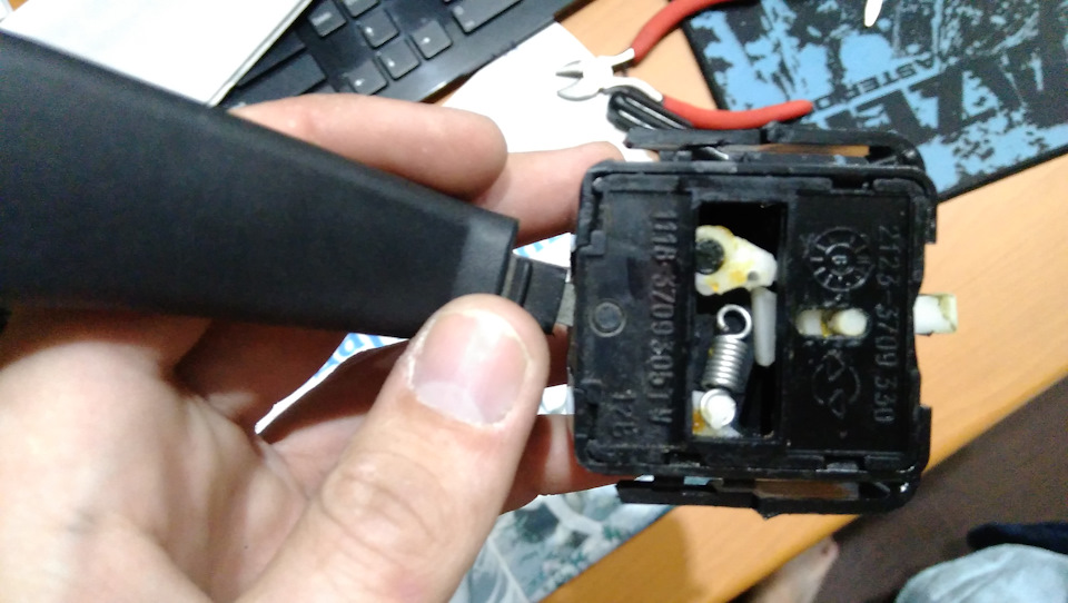 Ремонт подрулевых переключателей — Lada Калина седан, 1,4 л, 2008 года ...