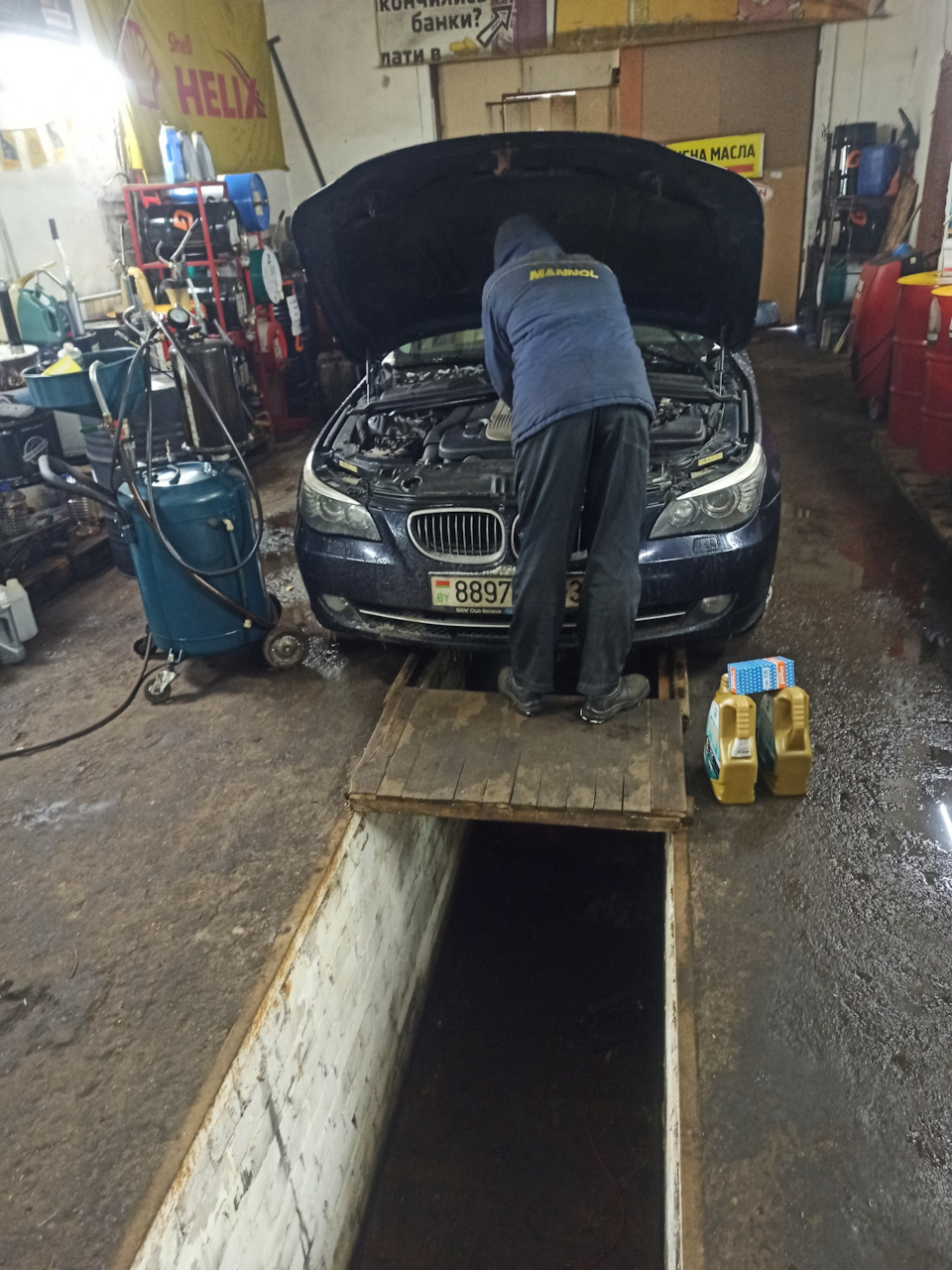 Замена Масла ДВС и масленного фильтра — BMW 5 series (E60), 3 л, 2008 ...