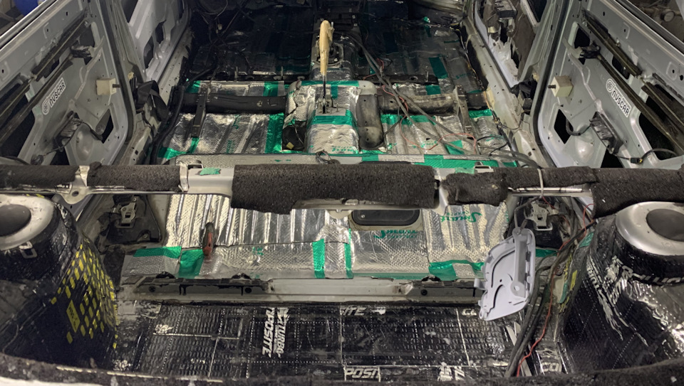 Шумоизоляция пола + замена ковролина . — Lada Приора седан, 1,6 л, 2010 ...