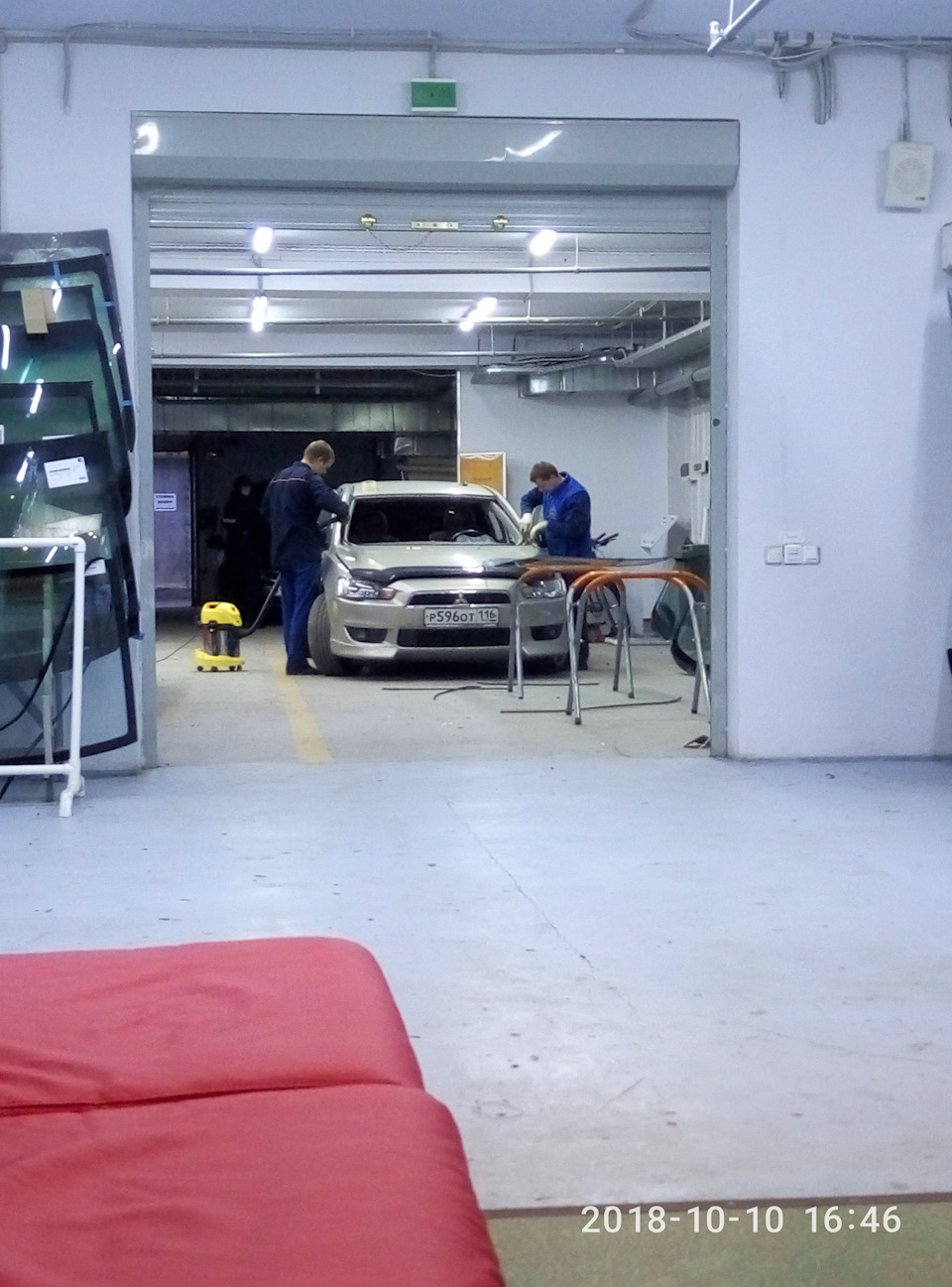 Замена лобового (ветрового) стекла — Mitsubishi Lancer X, 2,4 л, 2007 ...