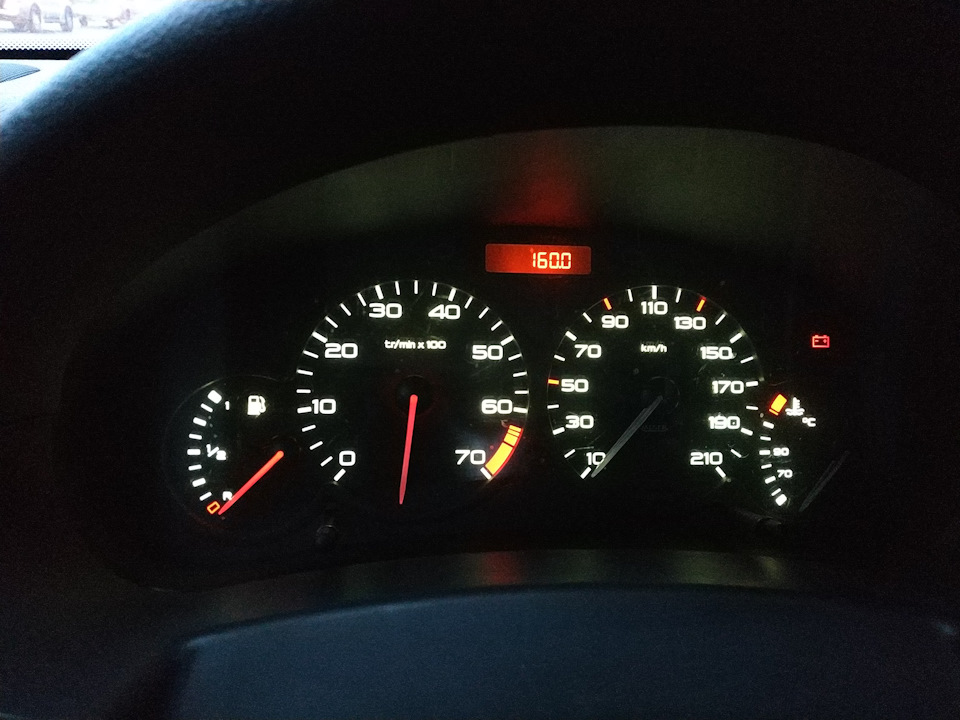 Тахометр газель 406. Панель рено дастер 2021. Тахометр живет своей жизнью. Тахометр живет своей жизнью. Шевроле спарк тахометр.