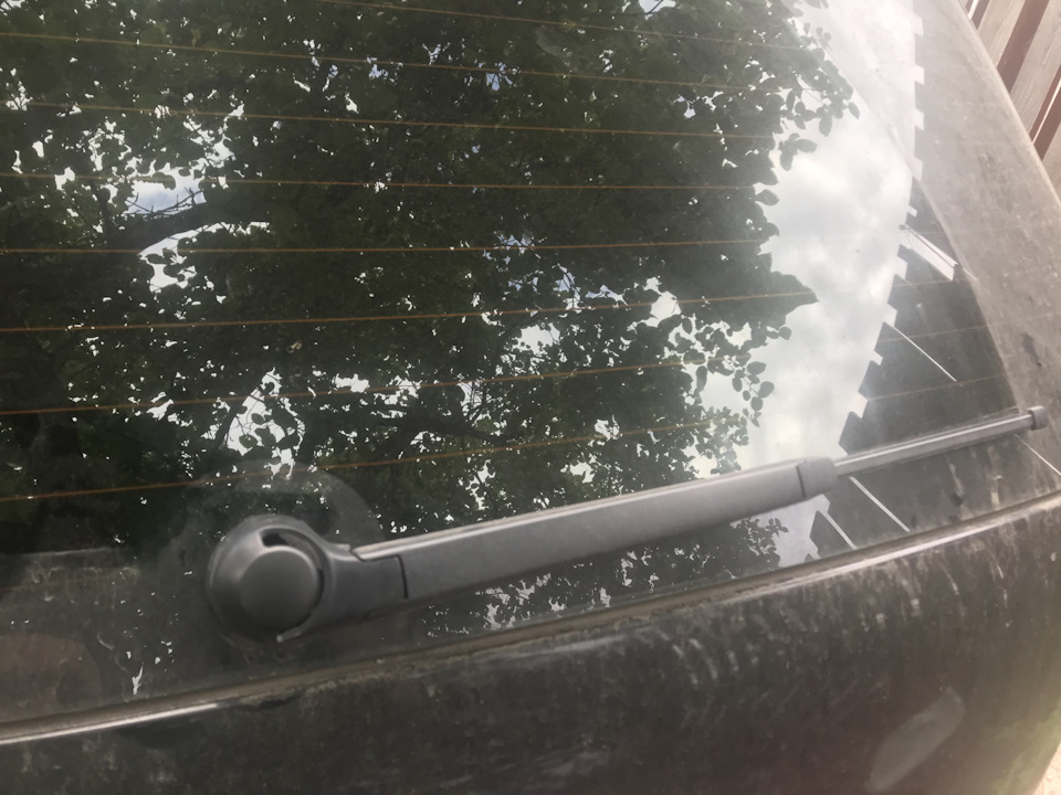 Задний дворник от Q5 — Volkswagen Golf Mk4, 1,8 л, 2003 года | тюнинг ...