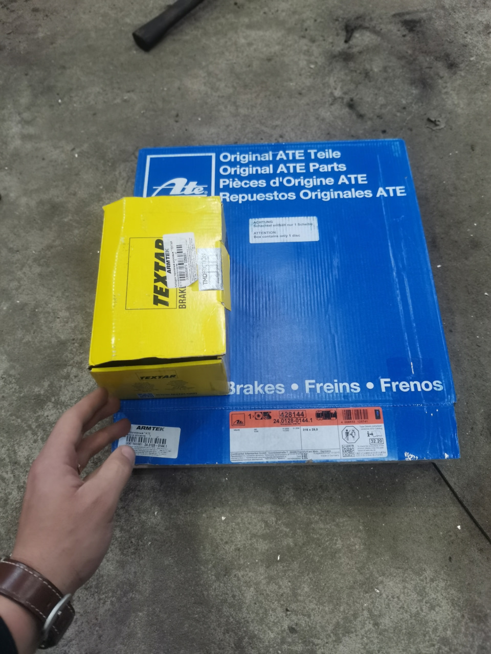 Замена дисков и колодок. — Volvo XC90 (1G), 2,5 л, 2004 года | визит на ...