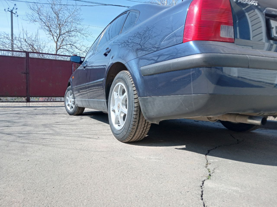 Замена резины — Volkswagen Passat B5, 1,6 л, 1997 года | шины | DRIVE2