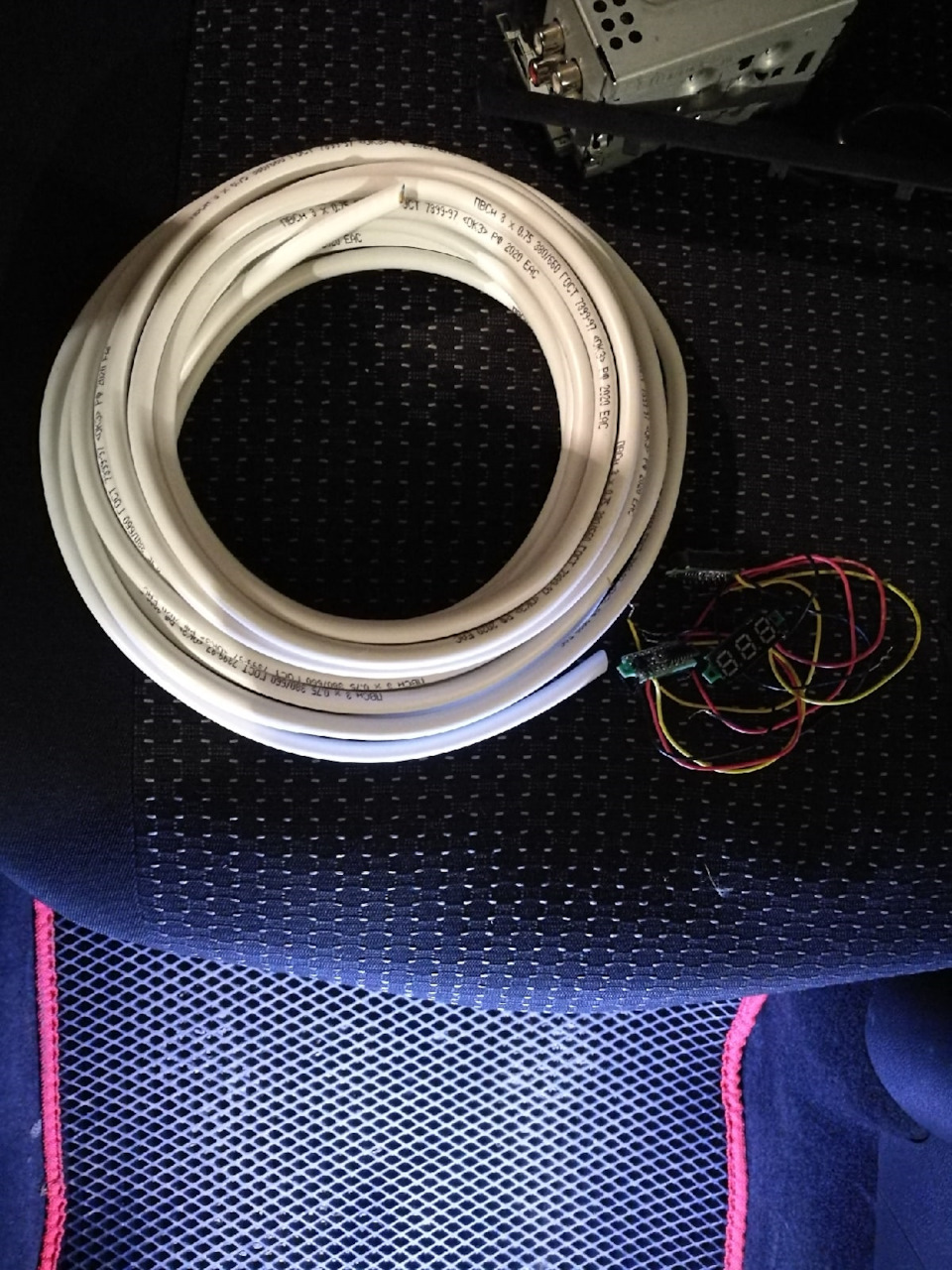 Вольтметр для автозвука схема подключения