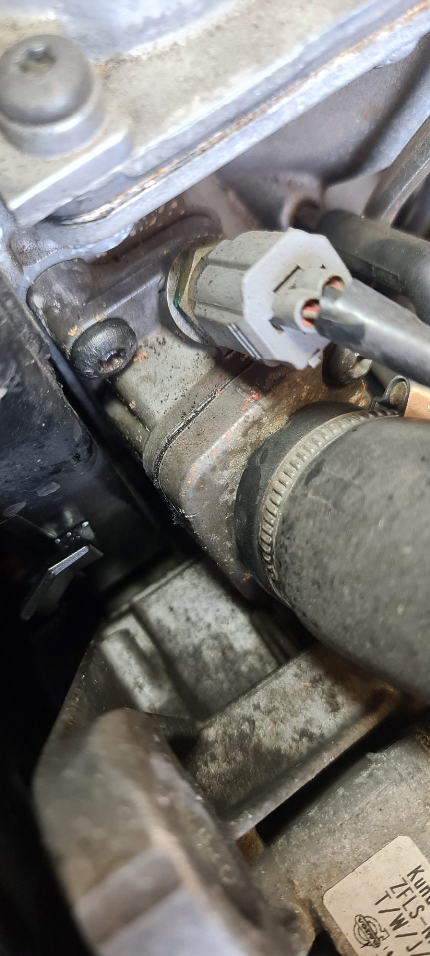 Течь антифриза из под термостата. — Volvo XC90 (1G), 2,4 л, 2005 года ...