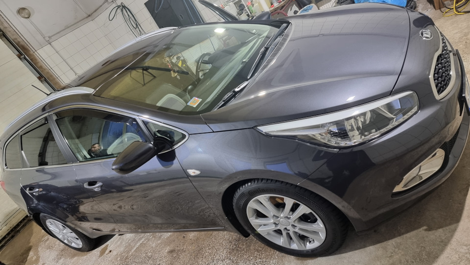 Перед зимой нанёс жидкое стекло и антидождь. — KIA Ceed SW (2G), 1,6 л ...