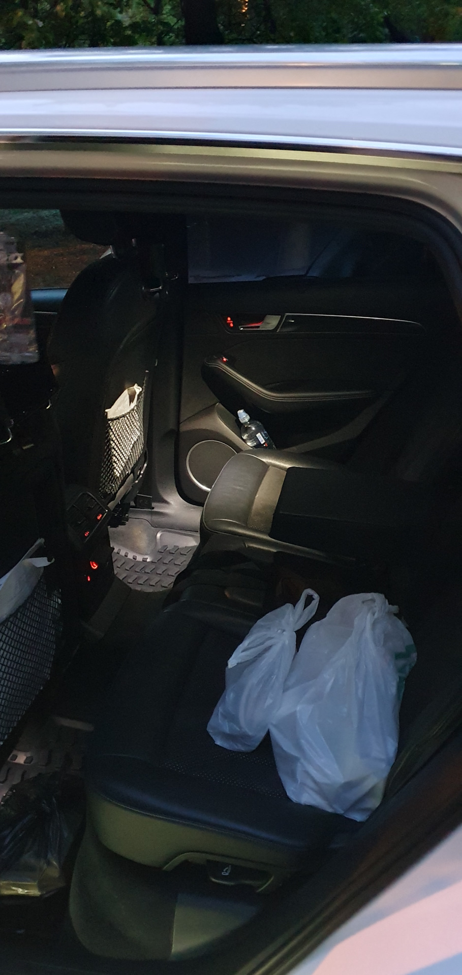 освещение салона сзади — Audi Q5 (1G)