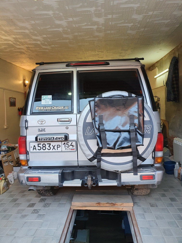 Сумка на запасное колесо. — Toyota Land Cruiser 70, 4,2 л, 2011 года ...
