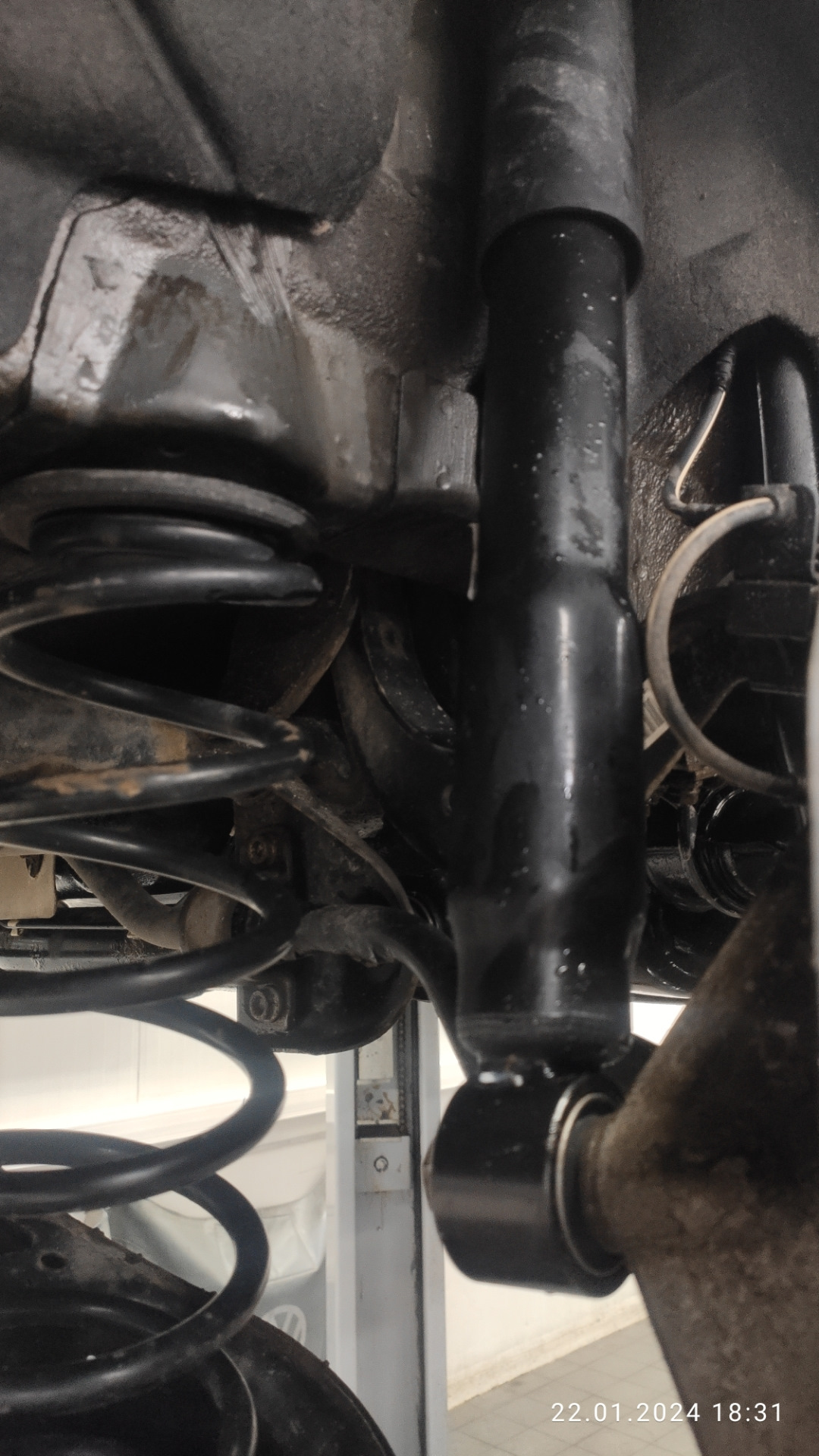 тотчас и тотчас предложения. услышанный позади. один месяц службы позади. 5 месяцев отслужили. сваливает по тихому мем.