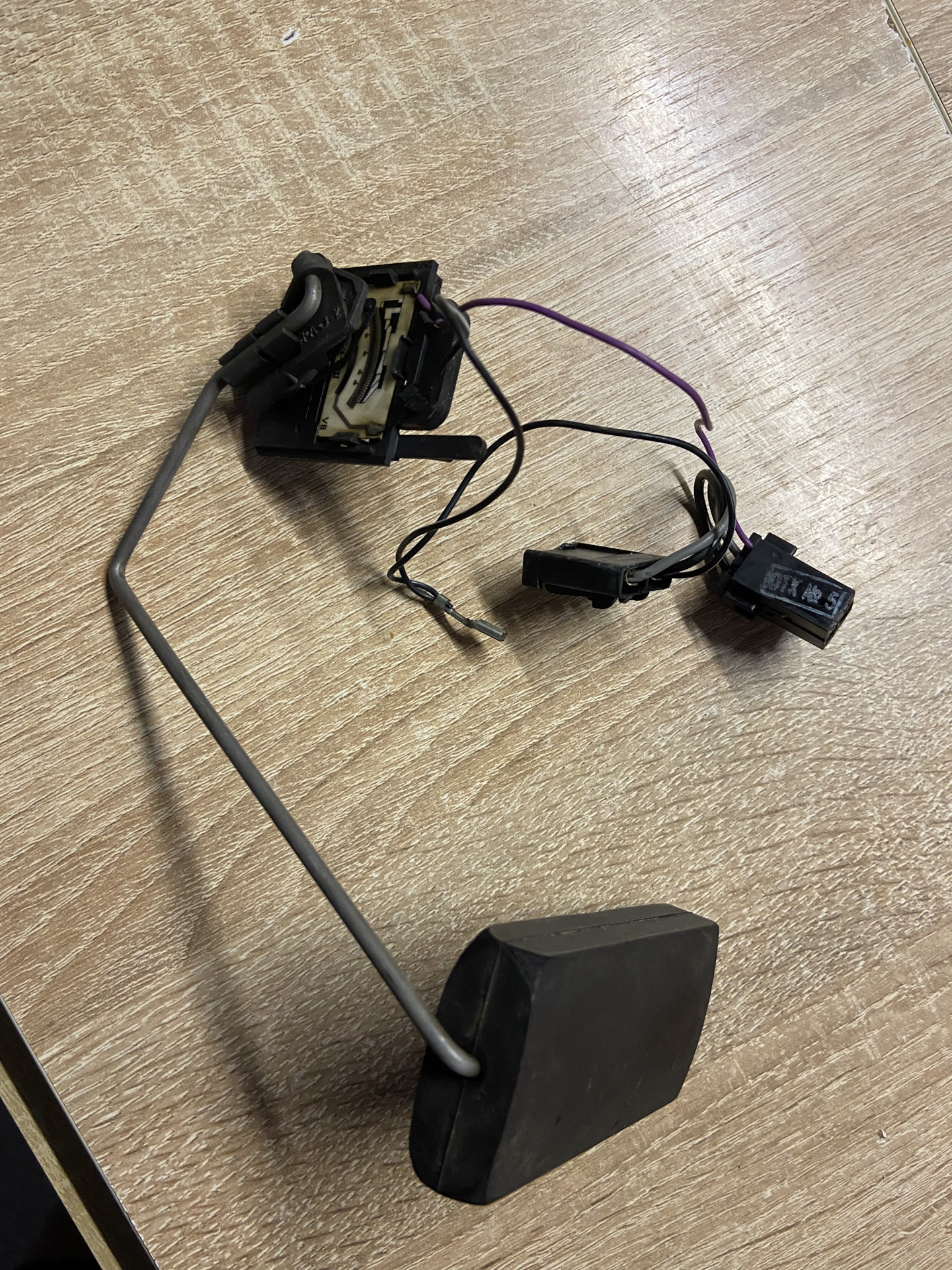 Поплавок🤦‍♀️или шоу интуиция, сколько бензина в баке — Lada 2114, 1,6 л ...