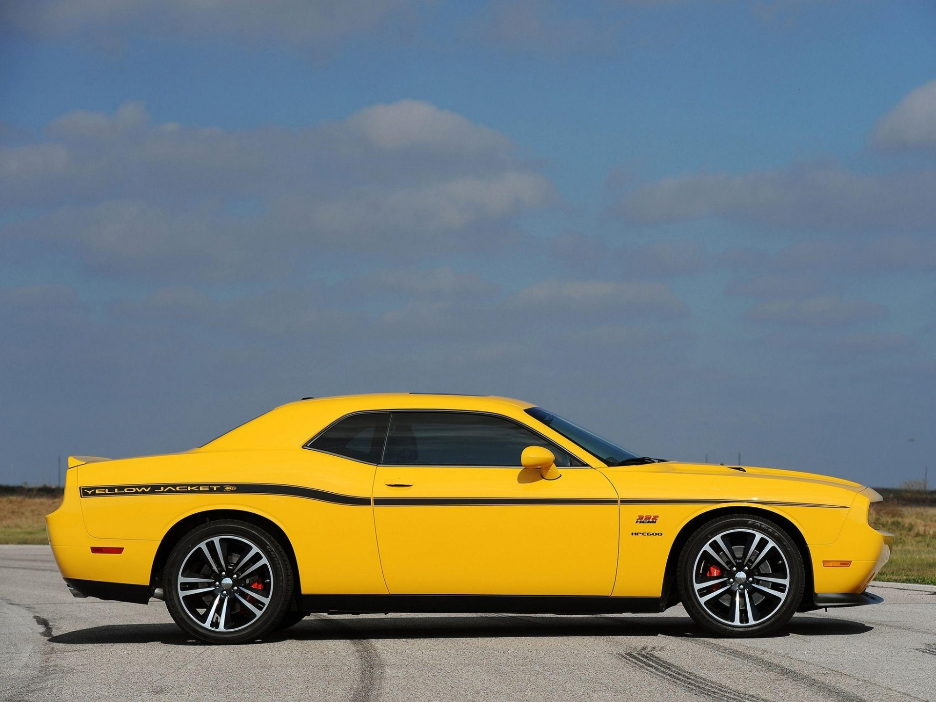 Dodge Challenger srt8 Hennessey