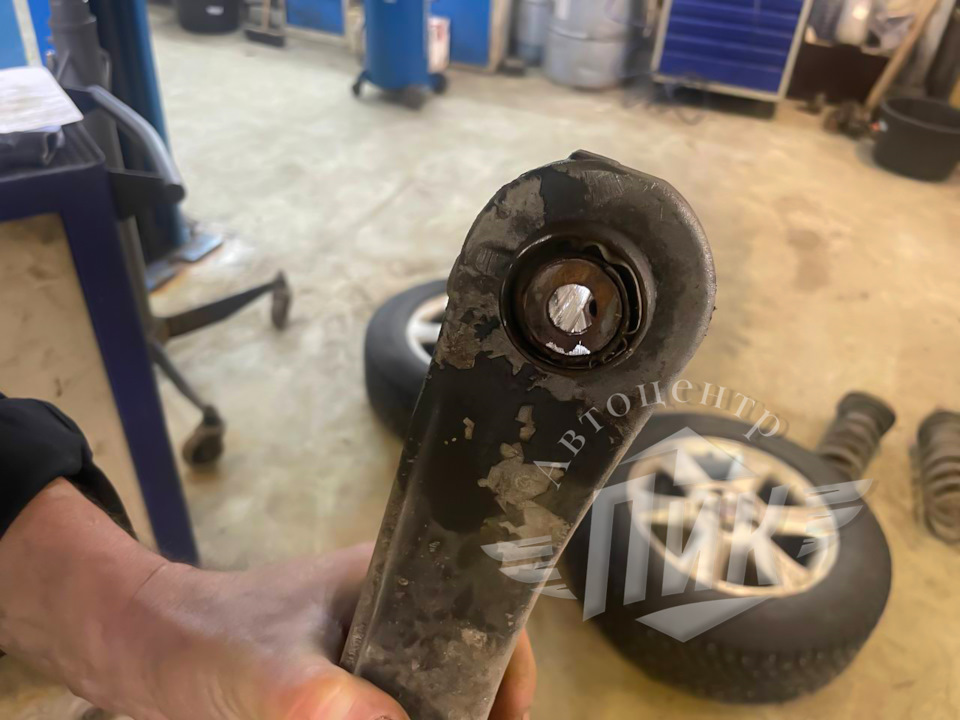 Замена сайлентблоков рычагов задней подвески Вольво — Автоцентр ПИК на ...