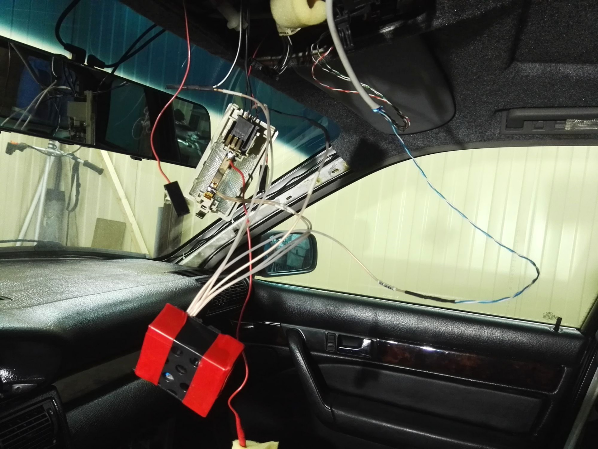 Вежливый свет в Ауди 100 С4 — Audi 100 Avant (C4), 2 л, 1991 года ...