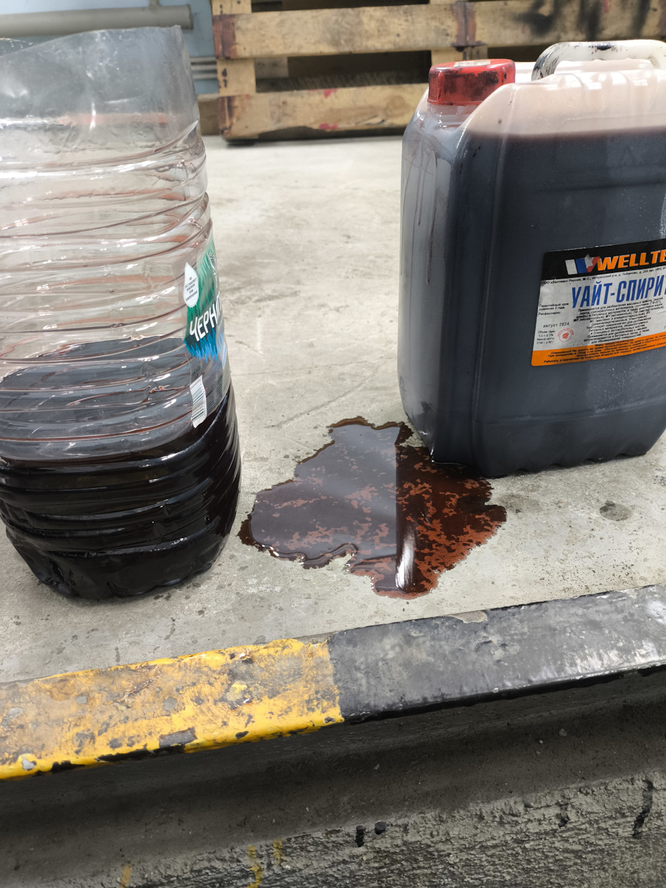 Сливаешь вроде светлая а в канистре прям темное. — KIA Sorento (2G)