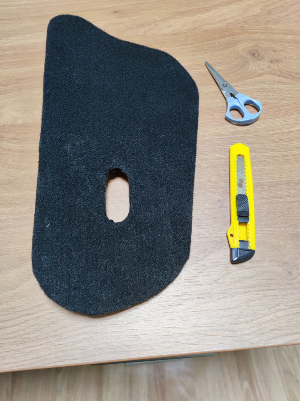 Обтяжка крышки домкрата карпетом — Toyota Camry (XV40), 2,4 л, 2008 ...