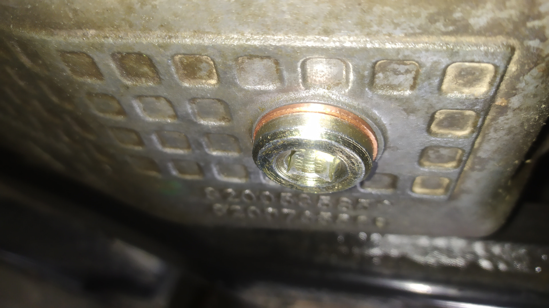 Сорвана резьба масляного поддона. — Dacia Sandero (1G), 1,4 л, 2009 ...