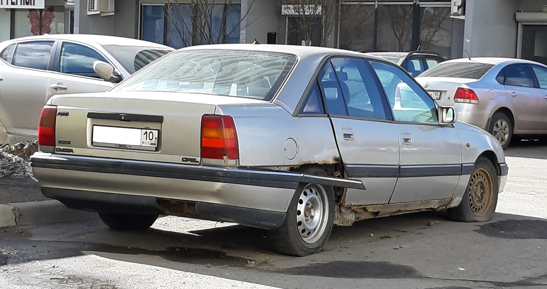 Опель кадет разбор. Брошенный opel omega. Гнилой опель вектра. Опель гниет. Гнилой опель.