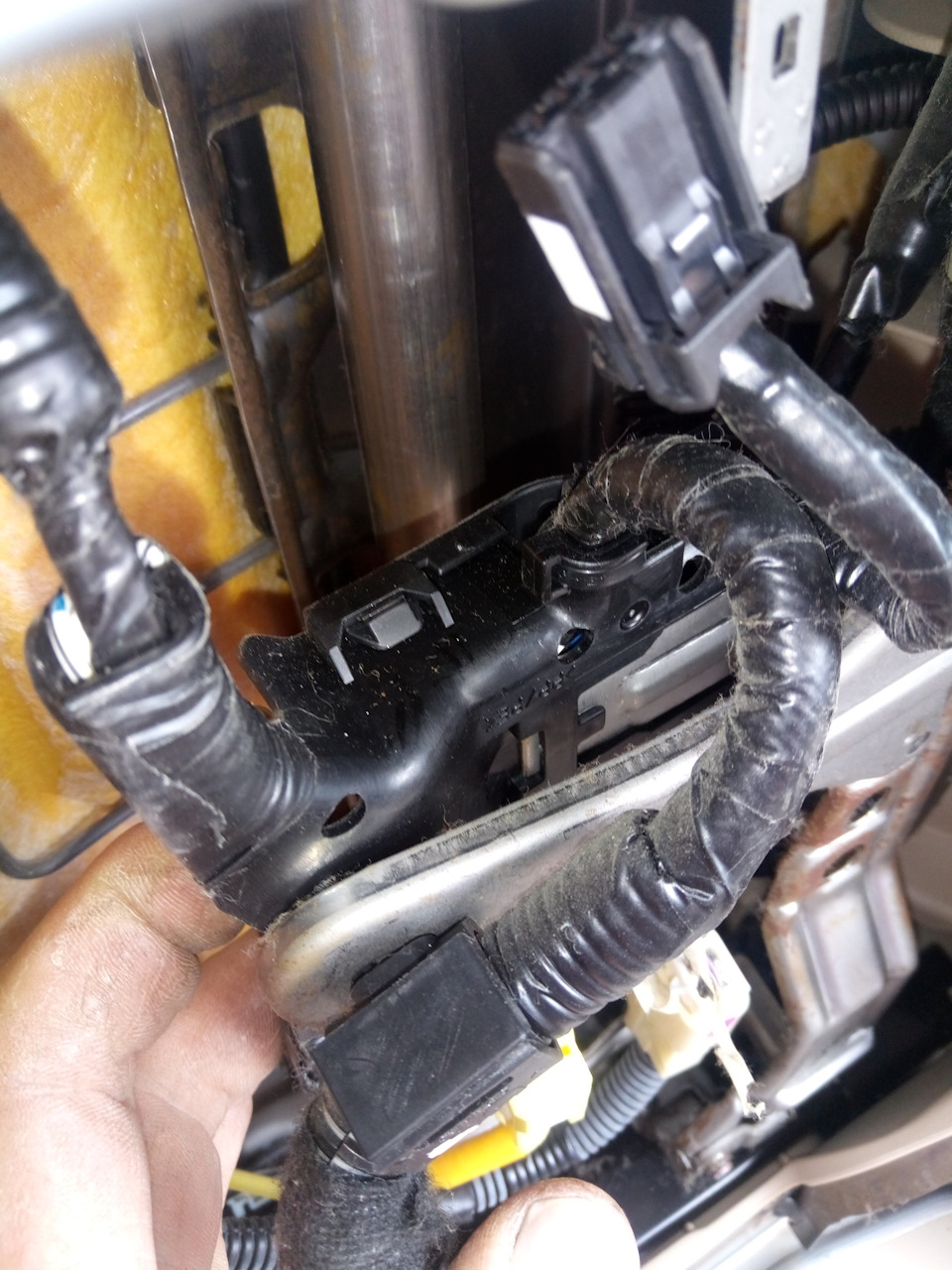 Замена пиропатронов в сиденьях — Toyota Vellfire (2G), 3,5 л, 2013 года ...