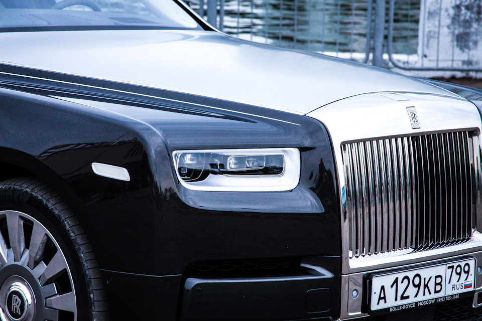 Автомобиль открытые двери rolls royce