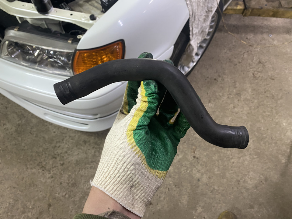 шланг воздушный от корпуса воздушного фильтра до ресивера! — Nissan Cefiro Wagon