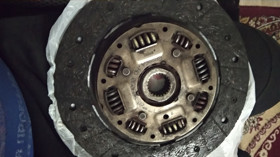 Ремонт диска сцепления MB100 — Mercedes-Benz MB100, 2,4 л, 1994 года ...