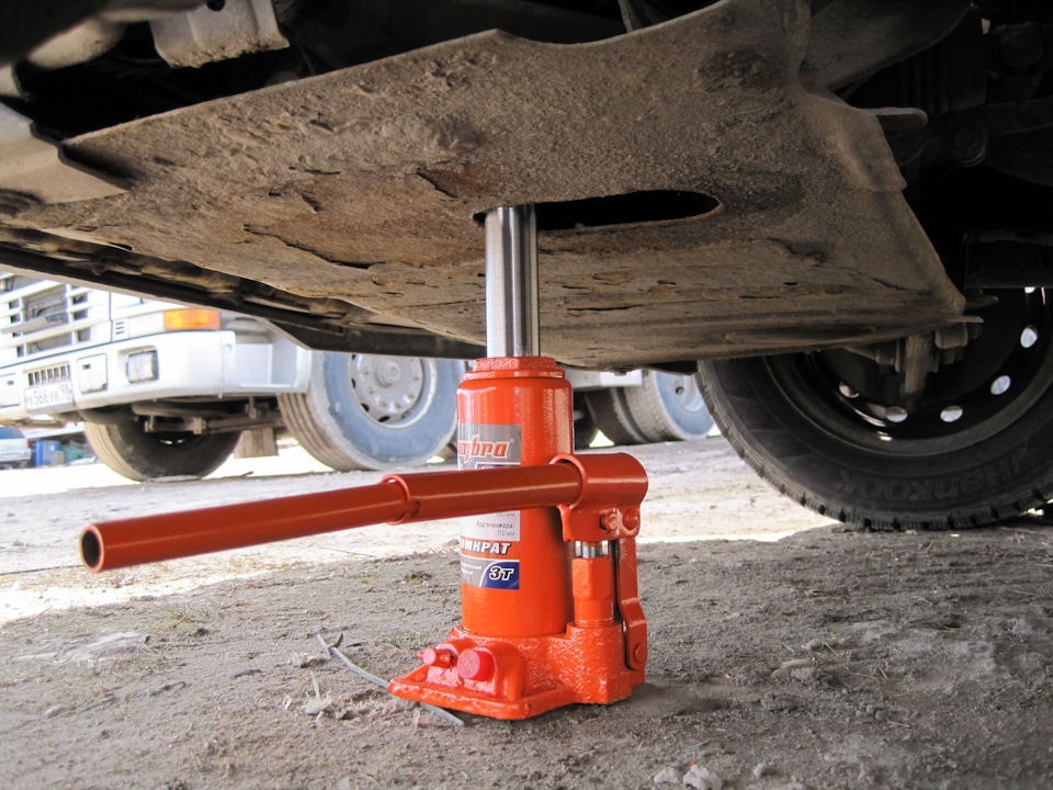 ZyAAAgCUPeA 960 Как открутить подушку двигателя приора