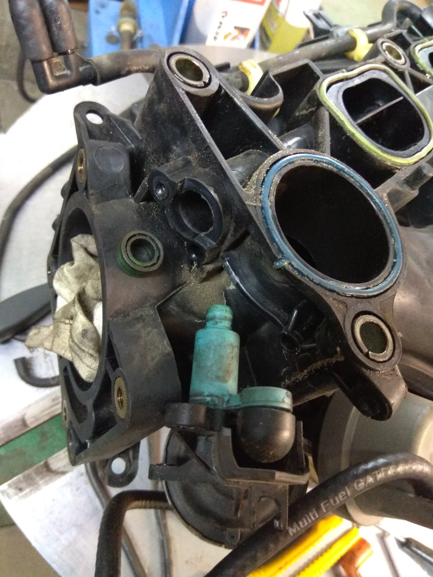 Дюратек 2. 8. Впускной коллектор ford s max. Заслонки впускного коллектора форд фокус 2 2. Вихревые заслонки 1az-fse.