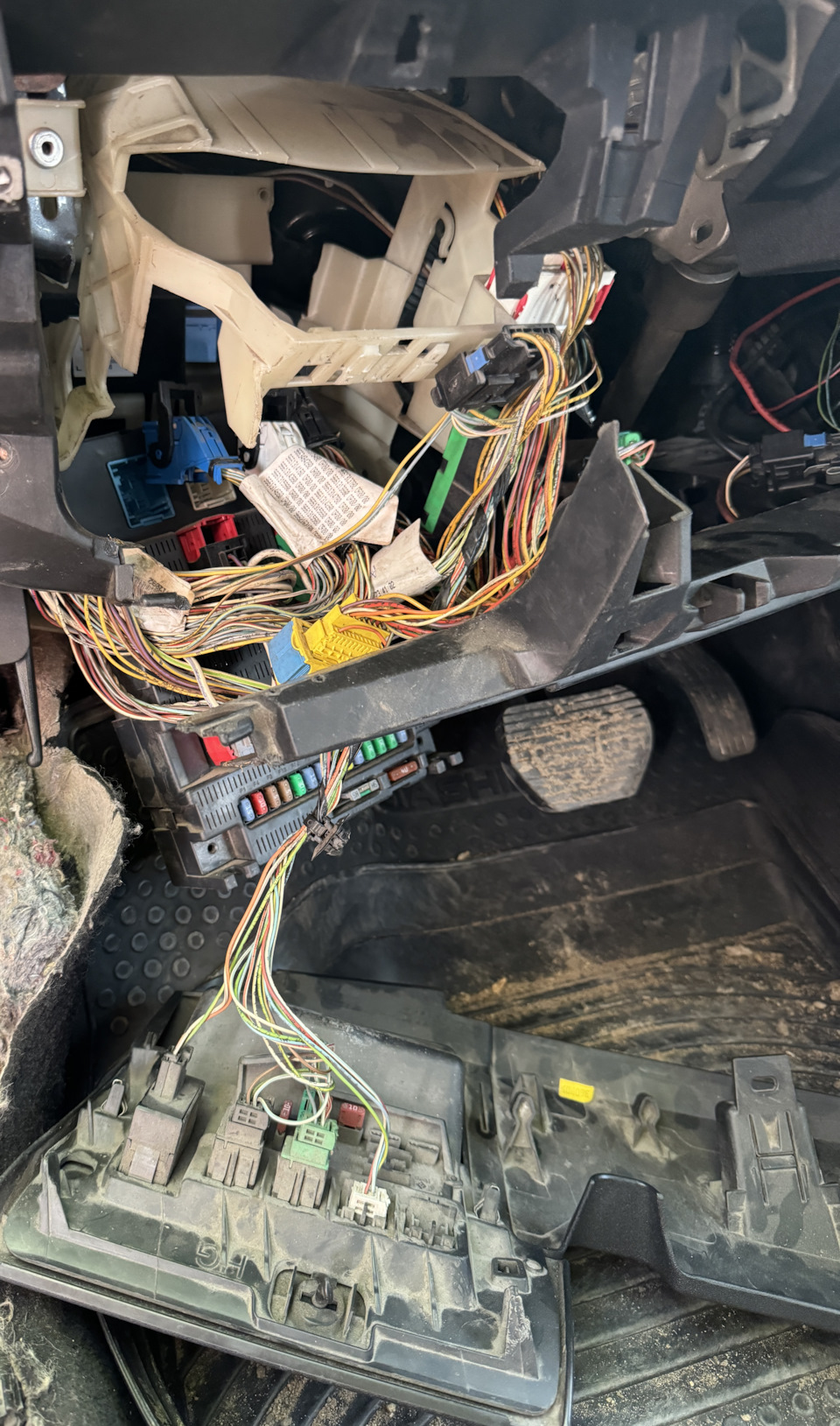 Крепление блока бси+корпус бсм — Citroen C4 (1G), 1,6 л, 2008 года ...