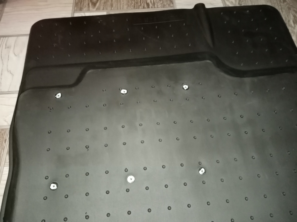 Подпятник, колпак запаски — Toyota RAV4 (III), 2 л, 2011 года | своими ...